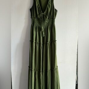 Green maxi dress. Stretchy.